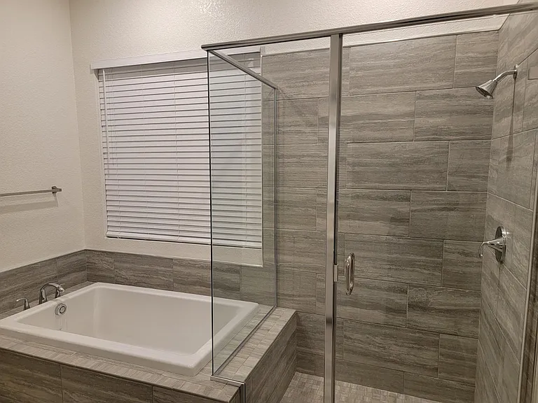 PRIMARY EN-SUITE SHOWER & BATH