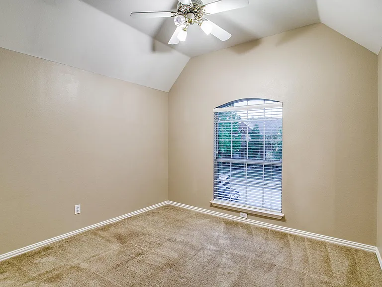 302 Walnut Grove Ln — Photo 13