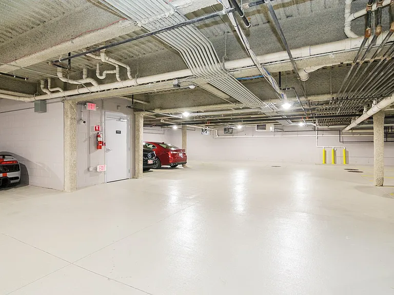 Vine Place Apartments — Photo 15