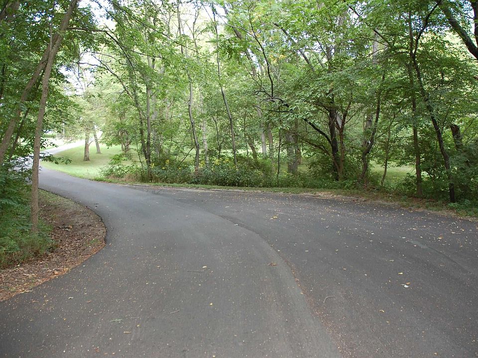 2nd image of 1031 W Mound Rd