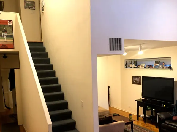3257 N Sheffield Ave APT 201, Chicago, IL 60657