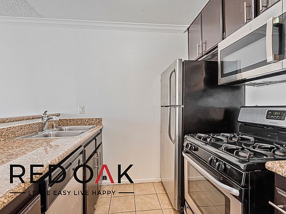 2nd image of 1522 1/4 N Formosa Ave #106