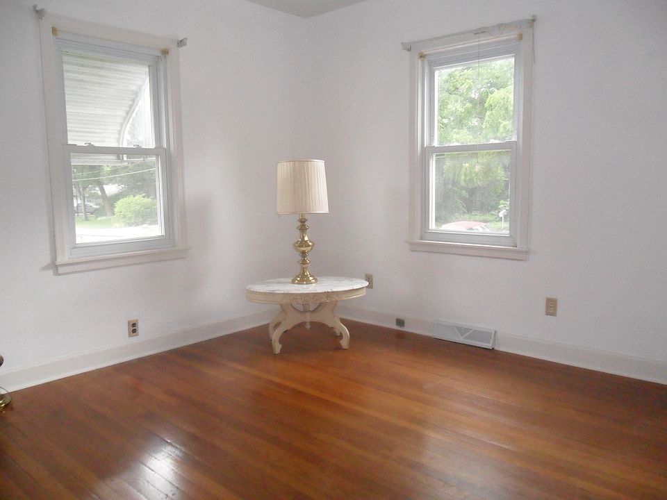 2nd image of 2927 Gaines St