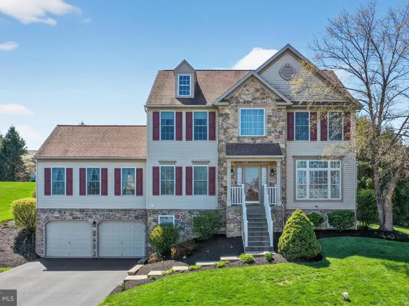 62 Sweetwater Ln, Wernersville, PA 19565