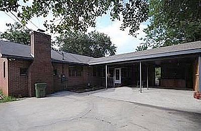 2nd image of 605 Robert E Lee Dr
