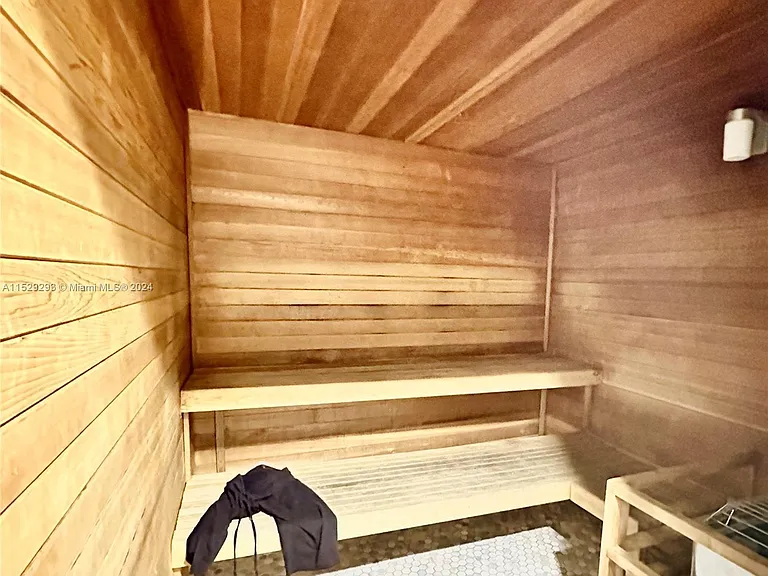10 SW South River Dr #10 — Photo 10