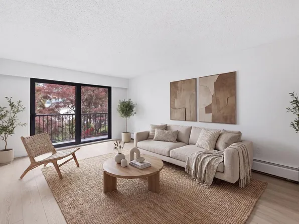 5450 Empire Dr #313, Burnaby, BC V5B 1N4