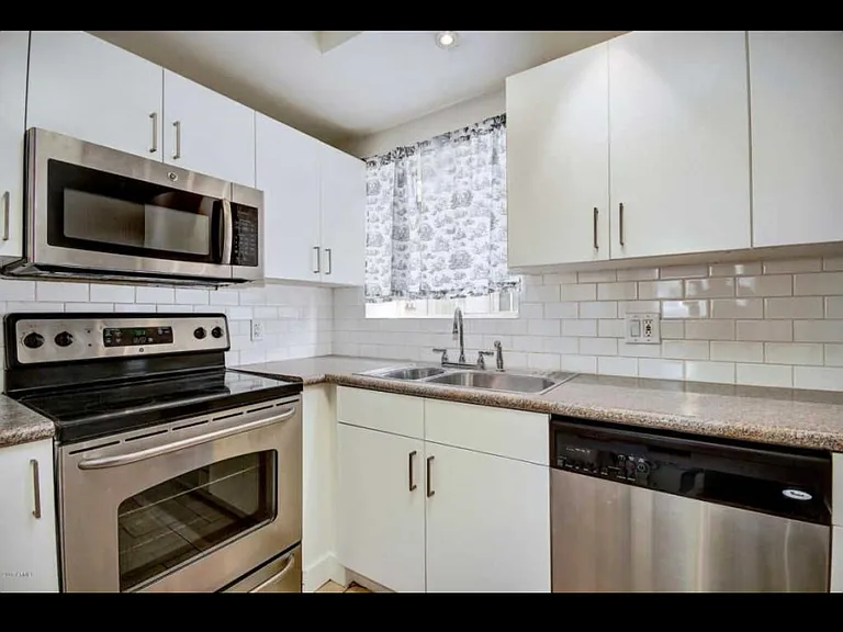 450 W Earll Dr #4 — Photo 5