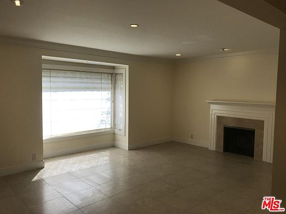 5th image of 227 N Bowling Green Way