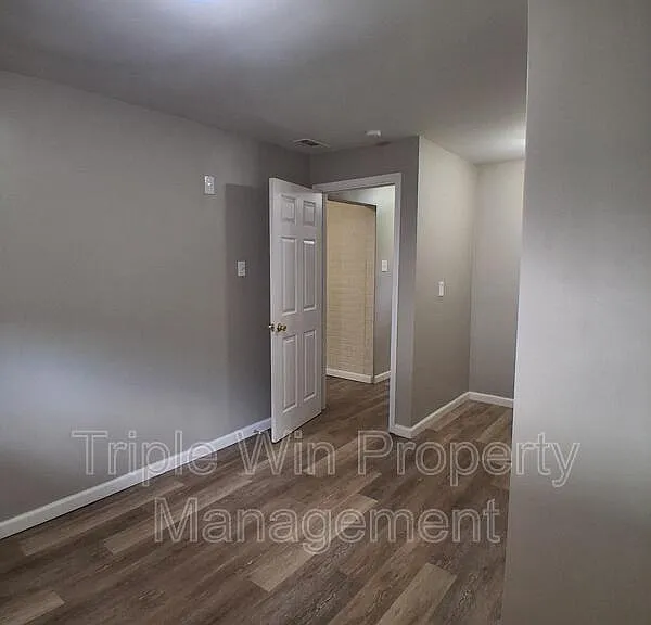 468 June Dr — Photo 15