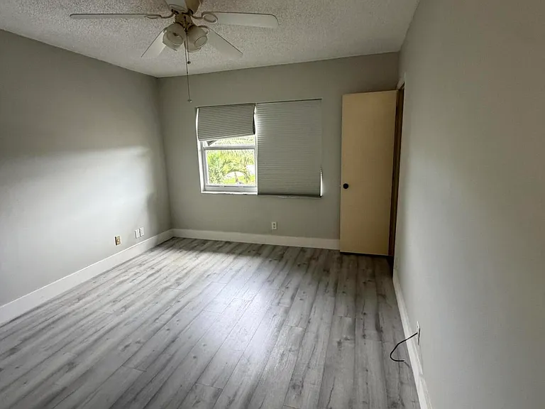 806 NW 41st Ct — Photo 25