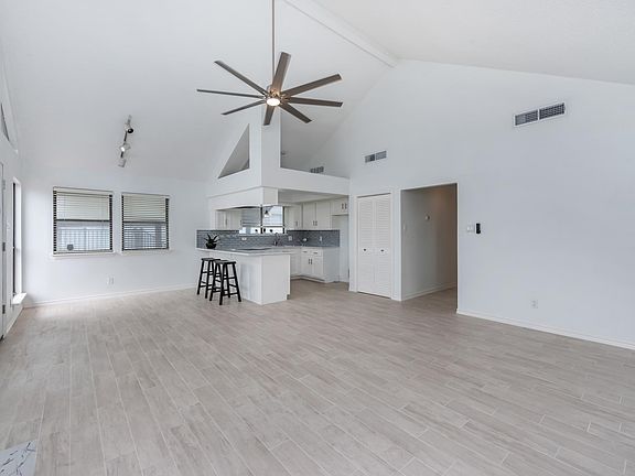 3rd image of 1011 Long Reach Dr