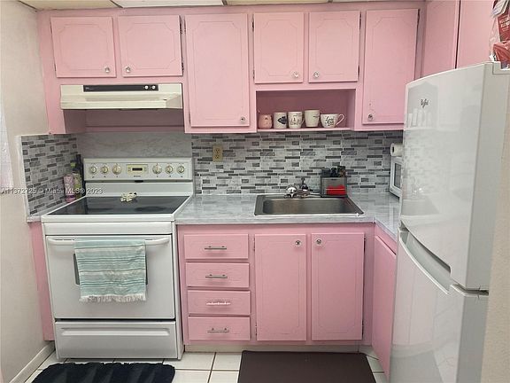 4th image of 9061 Sunrise Lakes Blvd APT 210