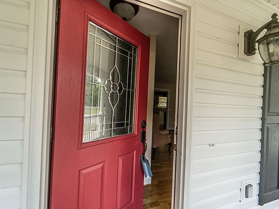 5th image of 35 Fox Hollow Dr