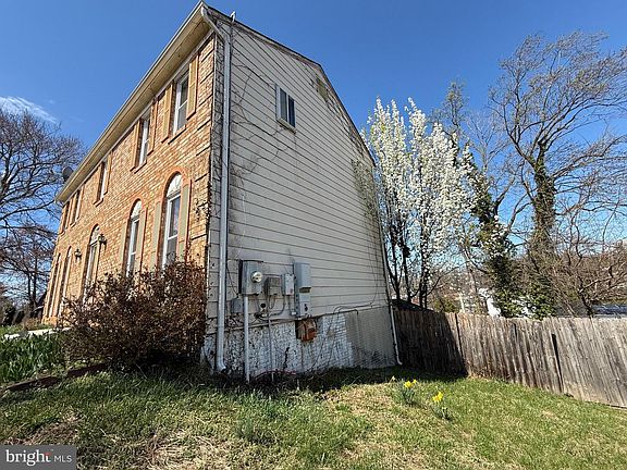 3rd image of 803 Bluffwood Ct