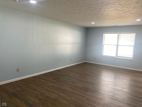 4th image of 212 Meridian Gardens Ln