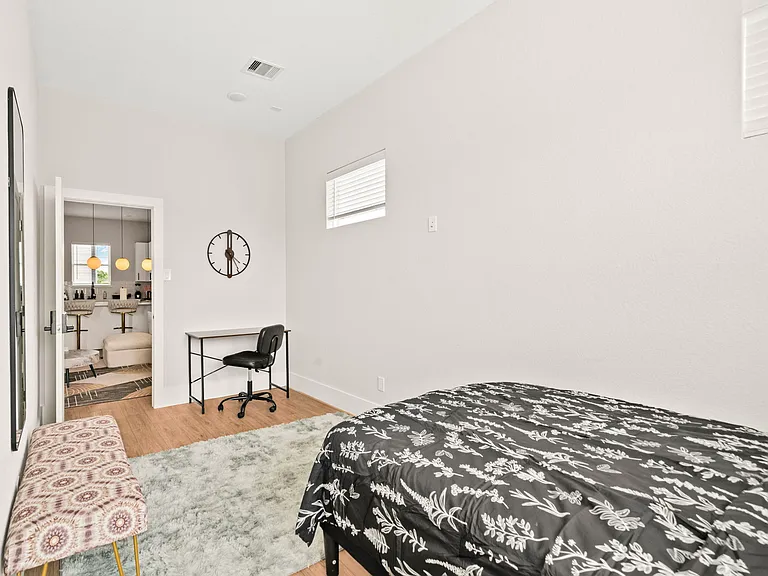4816 Cochran St — Photo 2