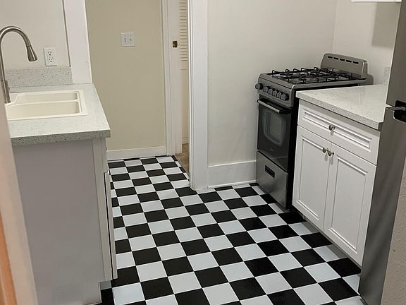 5th image of 60 N Bonnie Ave
