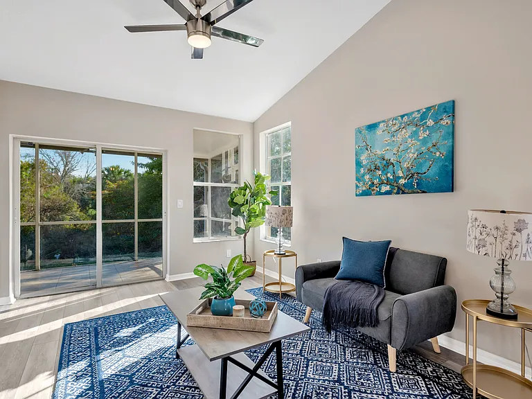 Olivedale Dr — Photo 4
