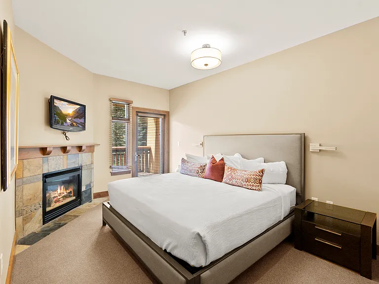 Bedroom / California King Bed