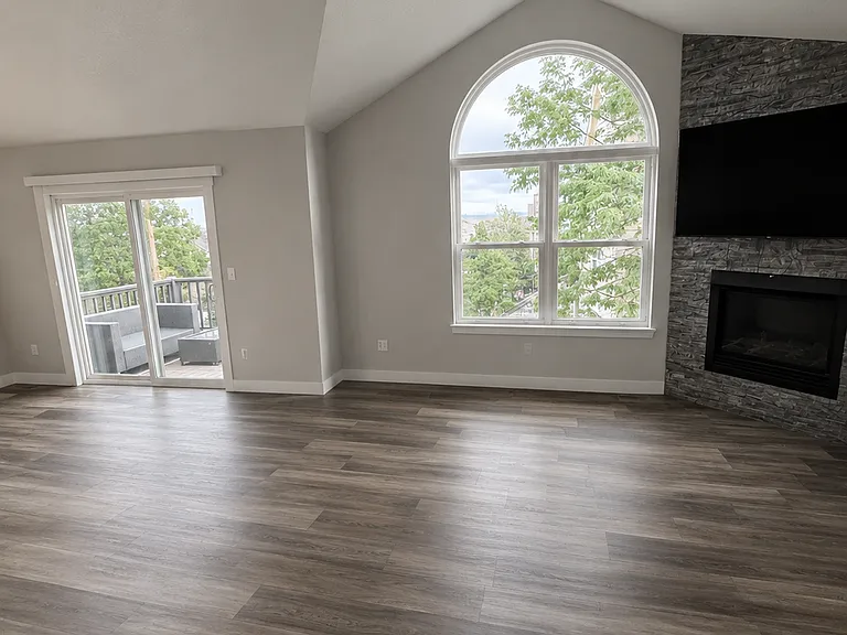 266 Rockview Dr — Photo 2