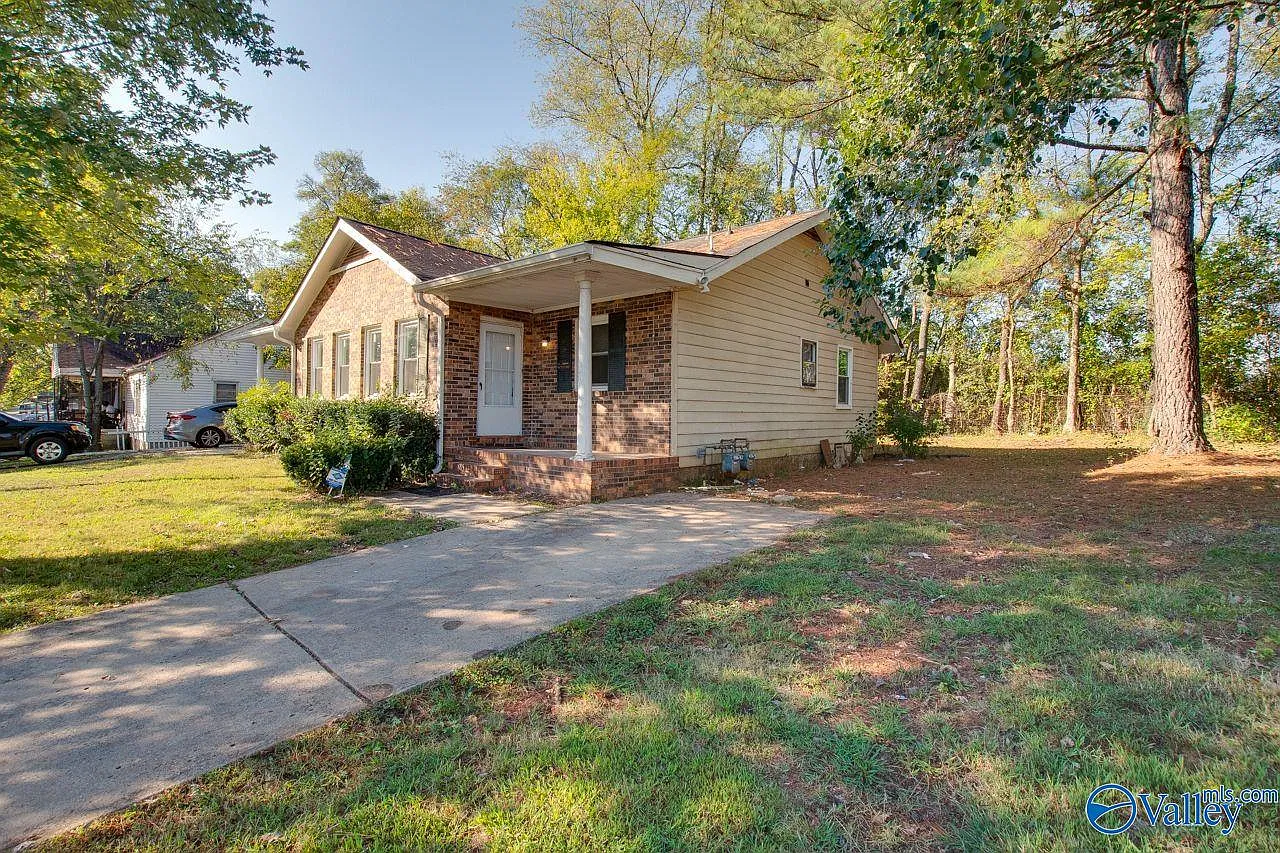 2 bed, 1.0 bath, 773 sqft, $850 — Photo 2
