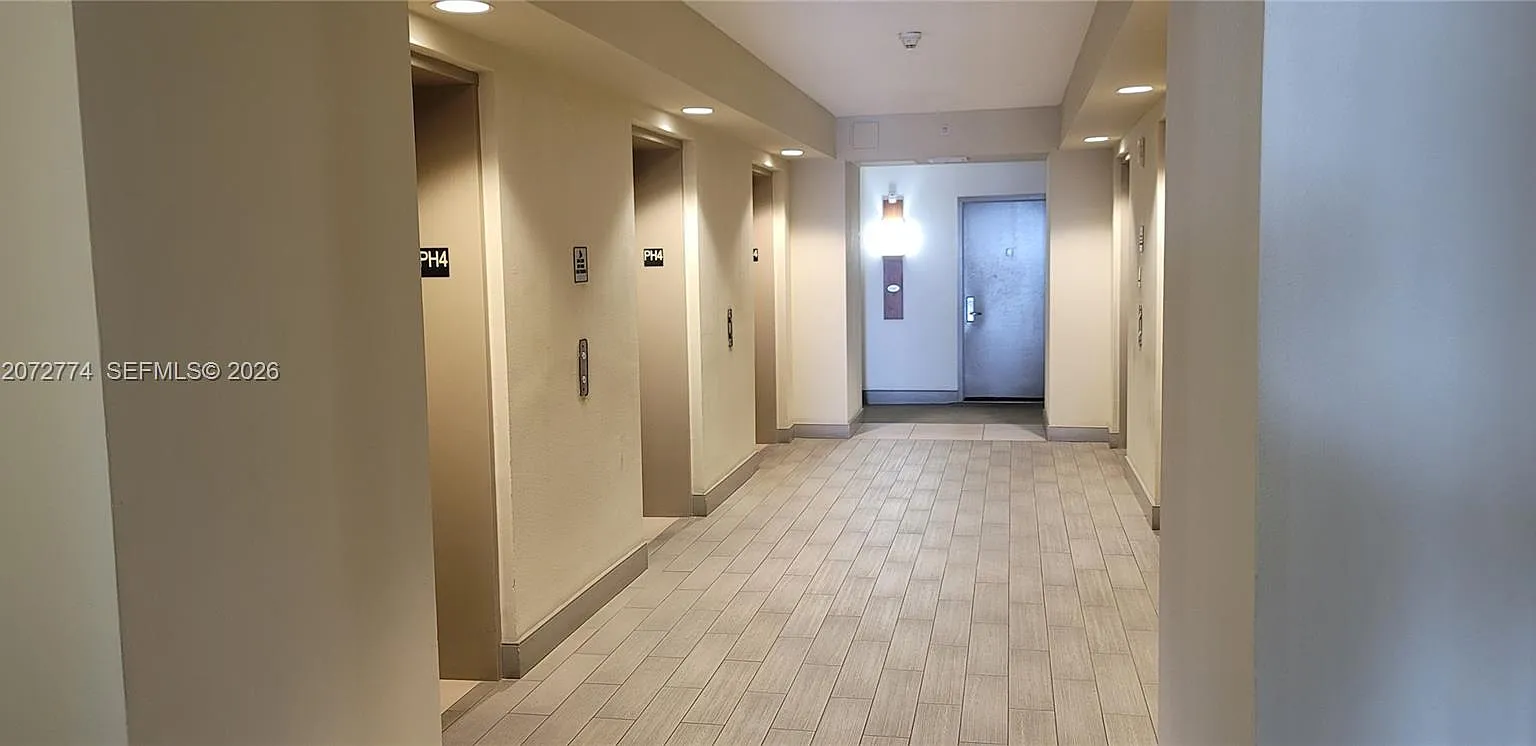 Opera Tower Condo — Photo 4