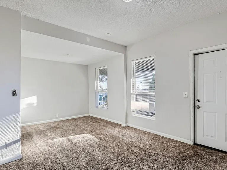 4533 Fillmore St #A — Photo 8