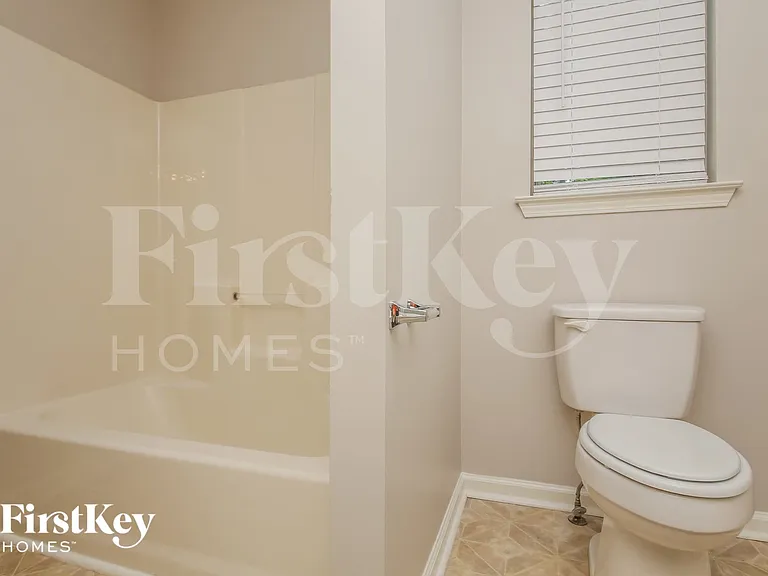 441 Bakers Bridge Cir — Photo 10