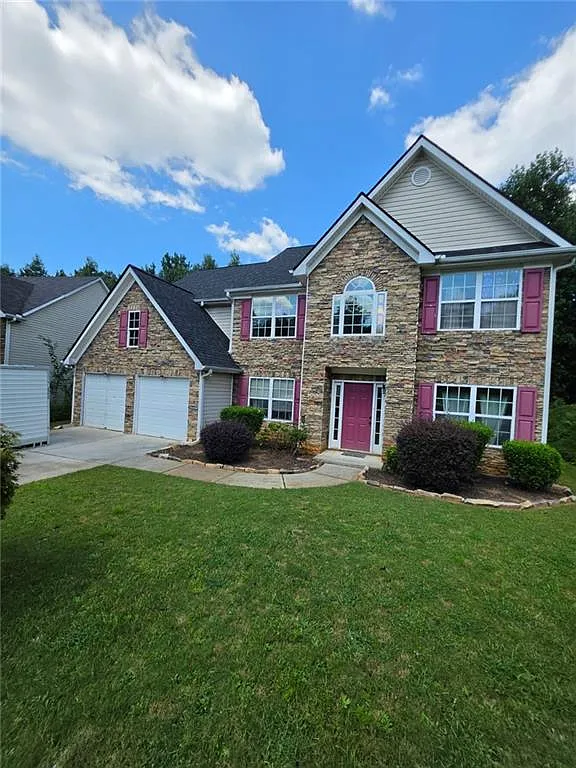 4 bed, 2.0 bath, 2784 sqft, $2,600 — Photo 1