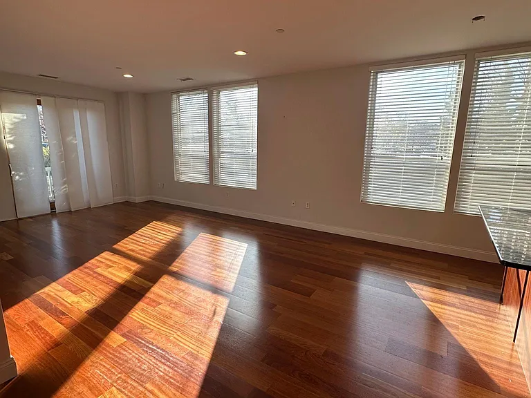 10 Ocean Ave #101 — Photo 14