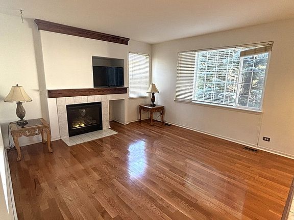 5th image of 370 Windsong Cir #370