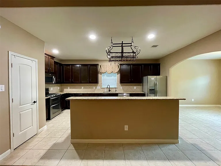 2035 Borthwick Ln — Photo 14