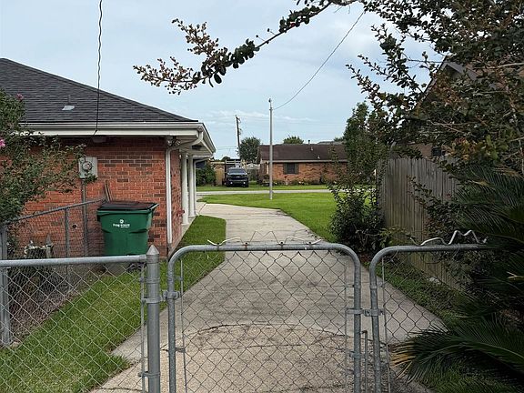 2nd image of 125 Oakview Dr