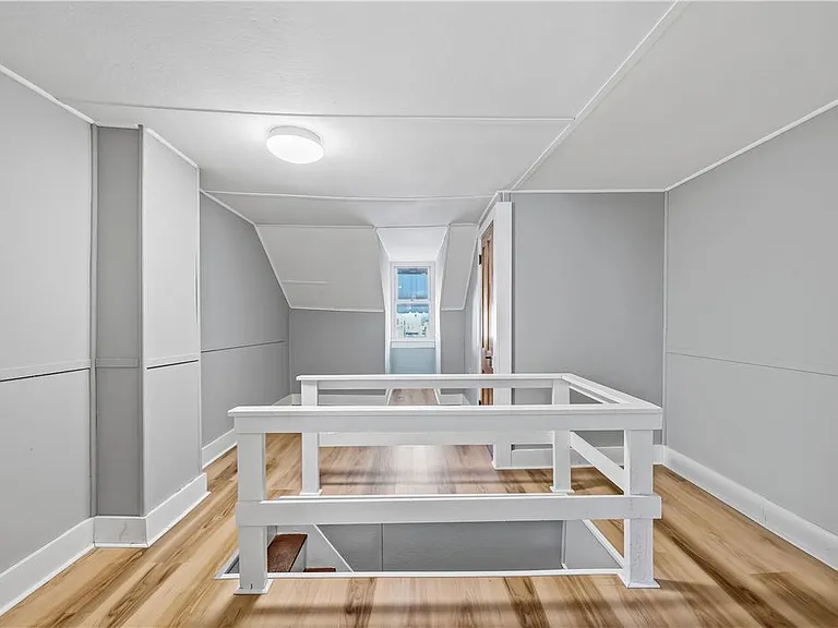 1228 E Centre St — Photo 16