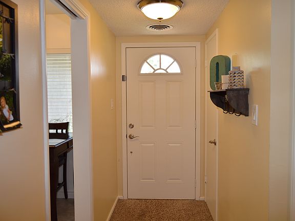 5th image of 320 W Avenue L