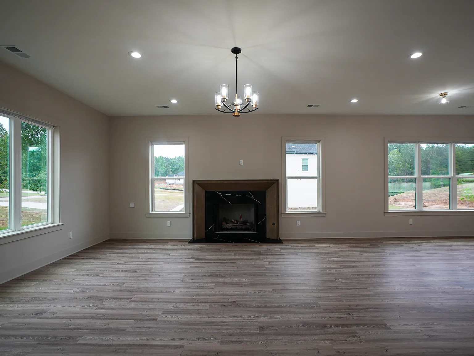 5 bed, 3185 sqft, $3,795 — Photo 4