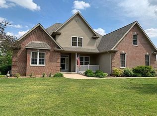 173 Rowantree Rd, Sycamore, IL 60178