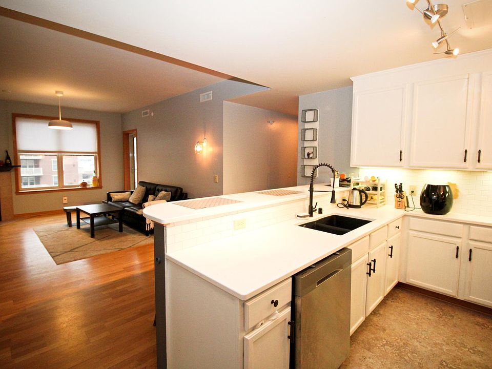 1st image of 360 W Washington Ave Unit 709