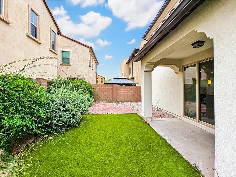 2345 W Gloria Ln — Photo 36
