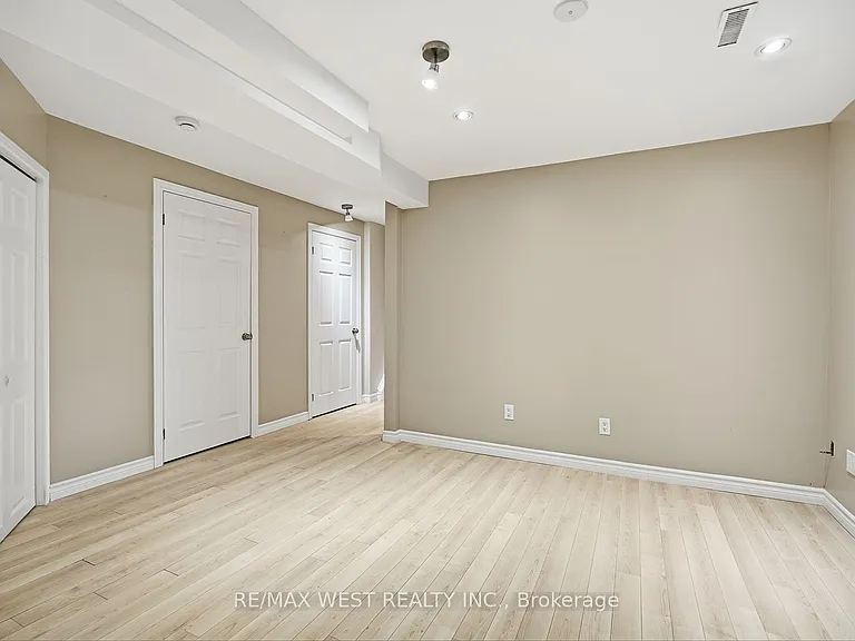 6 Marshall Blvd #BASEMENT — Photo 13