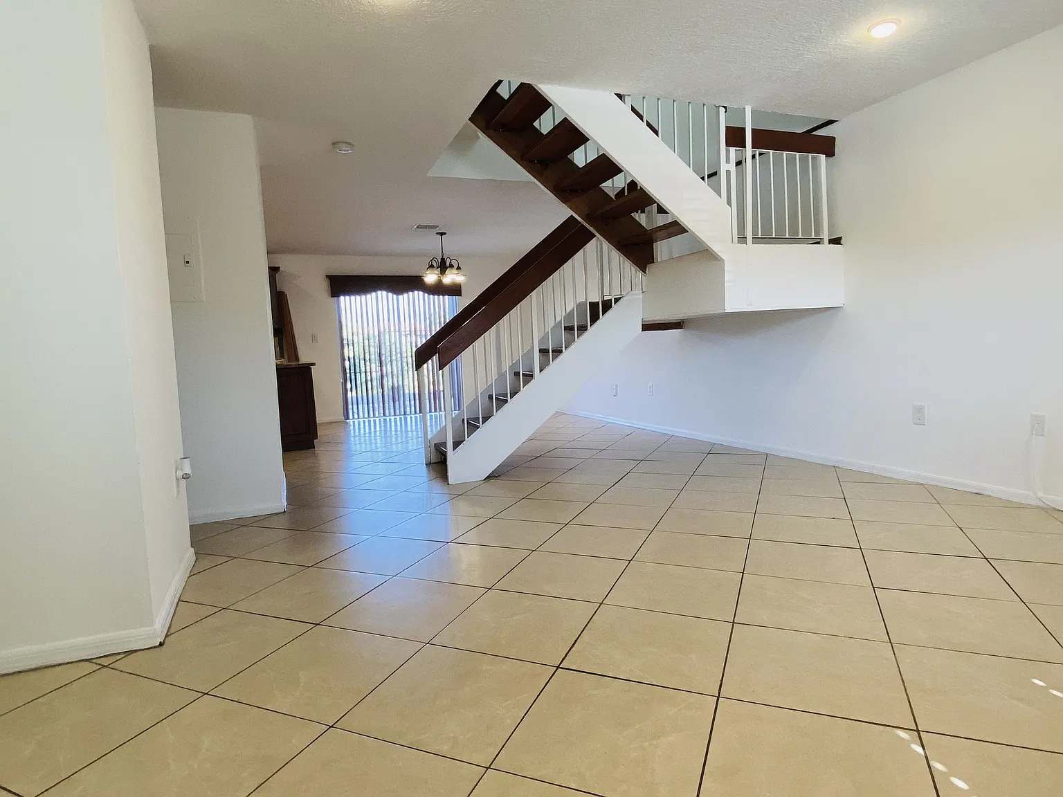 3 bed, 2.5 bath, 1355 sqft, $3,000 — Photo 4