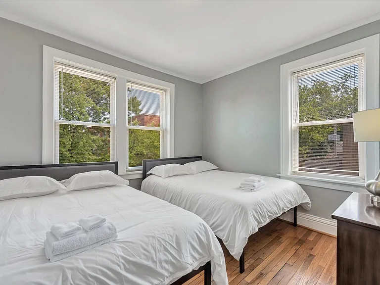 4933 Odell St #2E — Photo 16