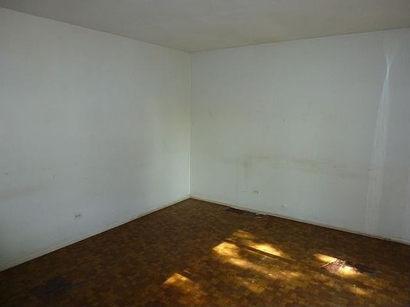 2nd image of 638 Kenwood Ave