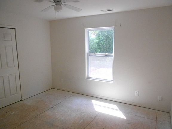 3rd image of 3007 Meadow Knoll Dr