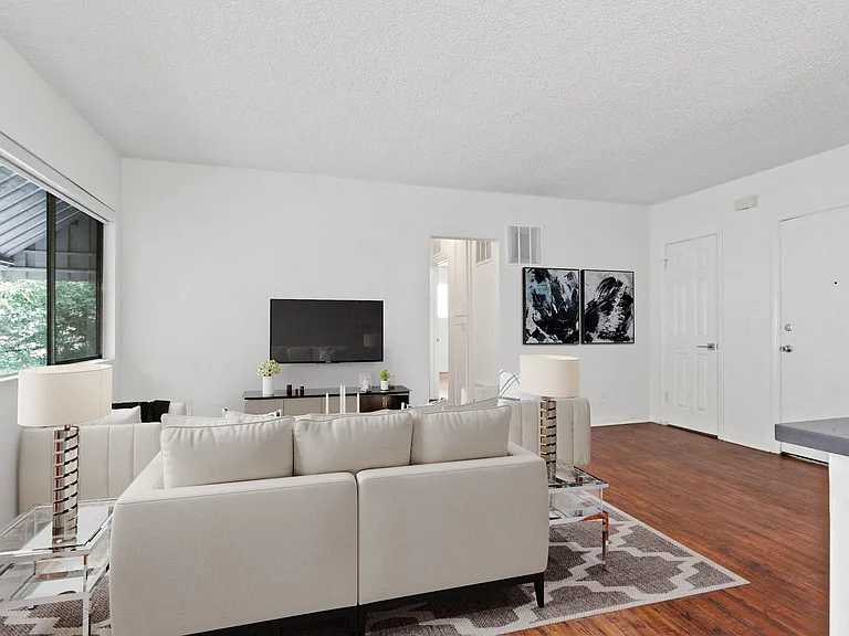 113 N Gale Dr — Photo 5