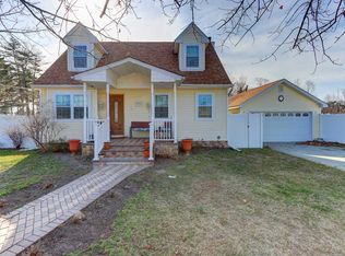 134 3rd St, Brentwood, NY 11717