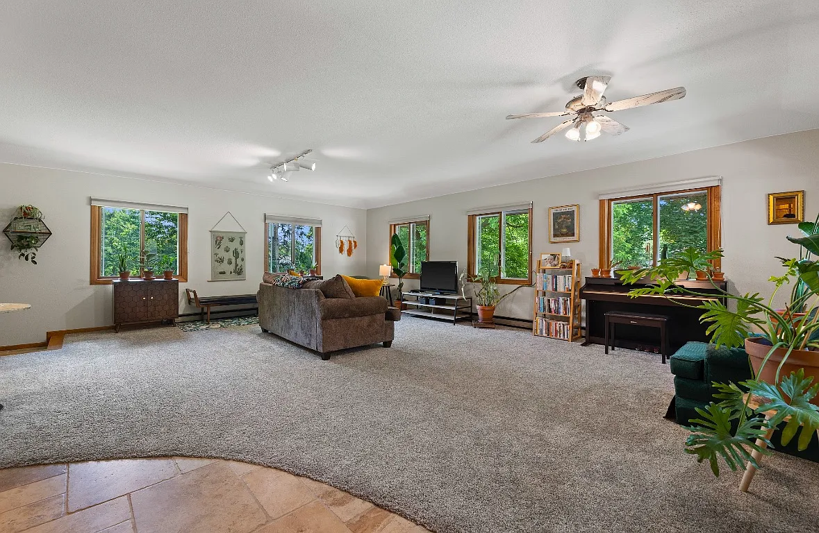 4 bed, 2240 sqft, $3,600 — Photo 3