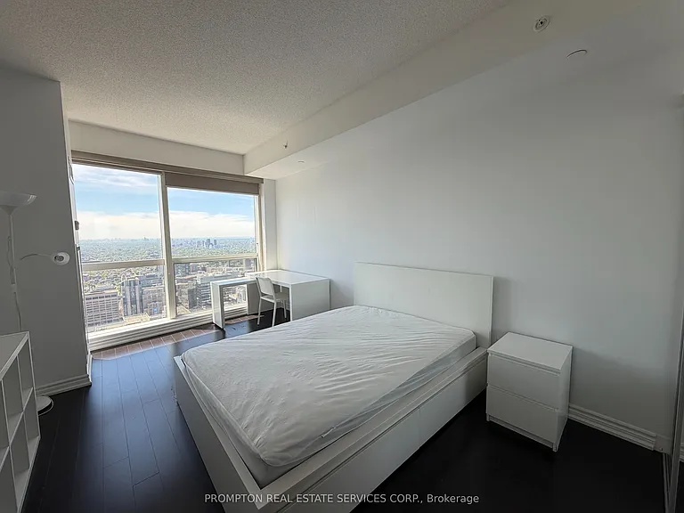 386 Yonge St #5510 — Photo 4