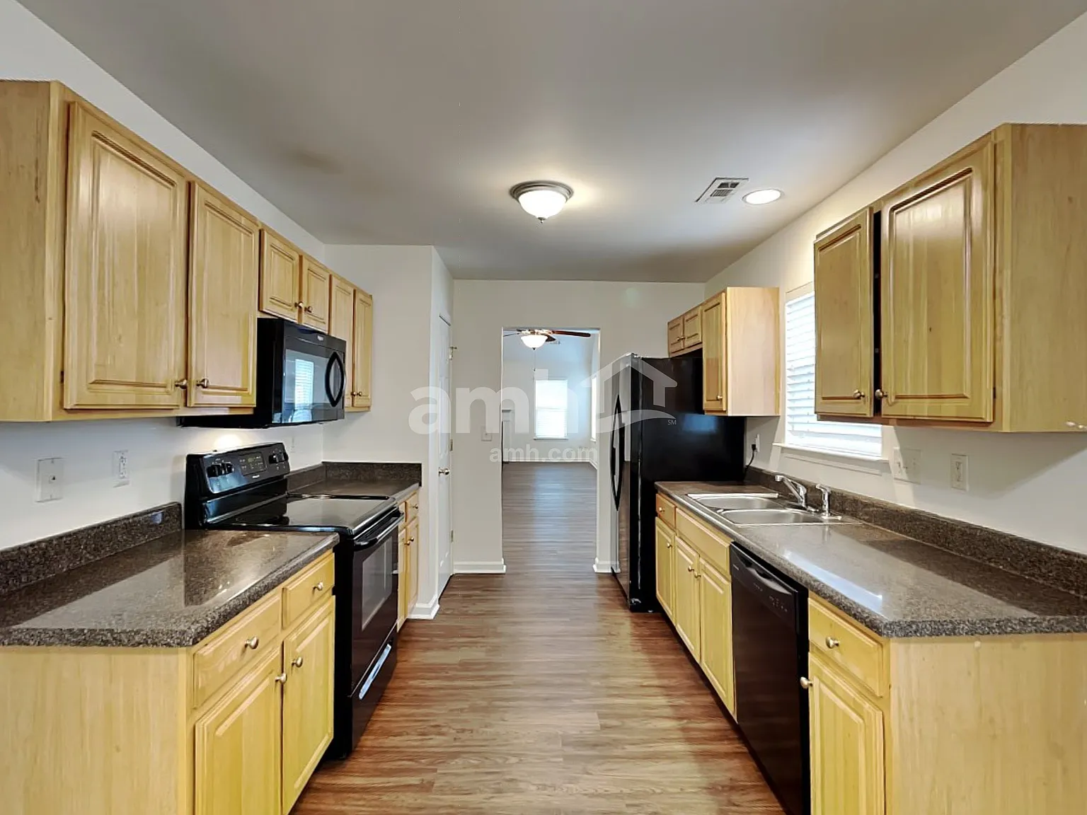 5 bed, 3.0 bath, 2956 sqft, $2,640 — Photo 3